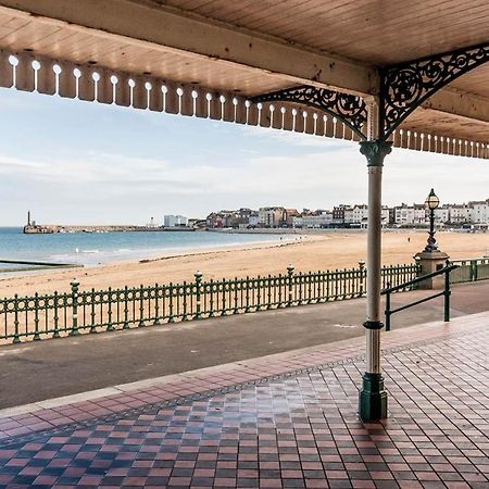 Cosy Coach House Garden Apartment By The Sea, Own Entrance Door, Garden Terrace With Exclusive Rear Door Access & Free Reserved Parking Space Only 2 Mtrs From Your Apt Door! Early Checkin From 3Pm And Late Check Out Till 11Am Available! Broadstairs Exterior photo
